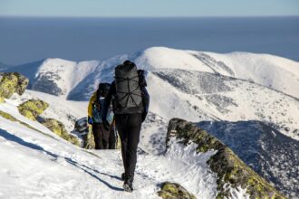 Winter Hiking Safety Tips for Beginners (US Conditions)