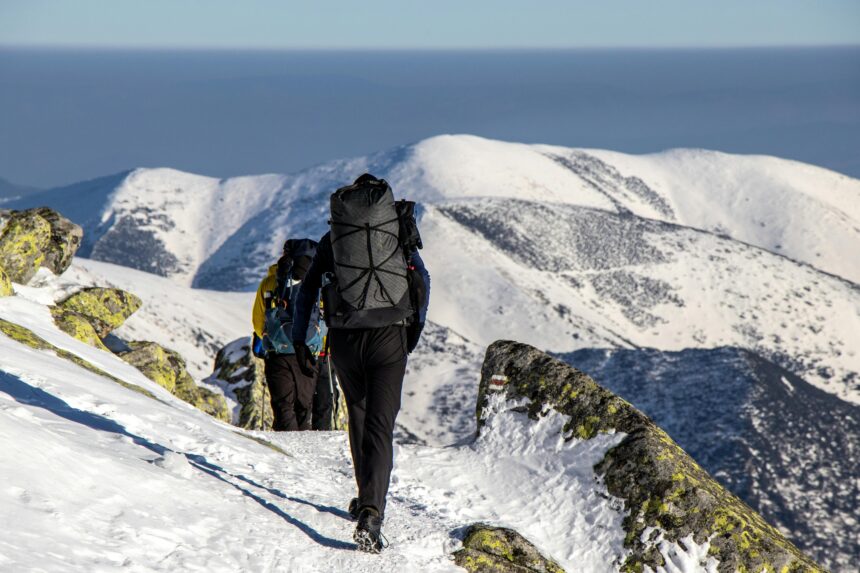 Winter Hiking Safety Tips for Beginners (US Conditions)